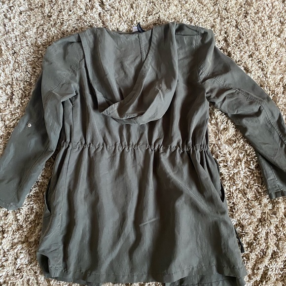 H&M green utility trench coat, super lightweight - Picture 2 of 3